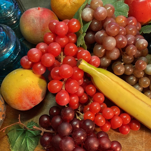 Vtg Mid-century Fake Rubber Plastic Fruit Grapes Bananas Apples Peaches - Picture 9 of 11